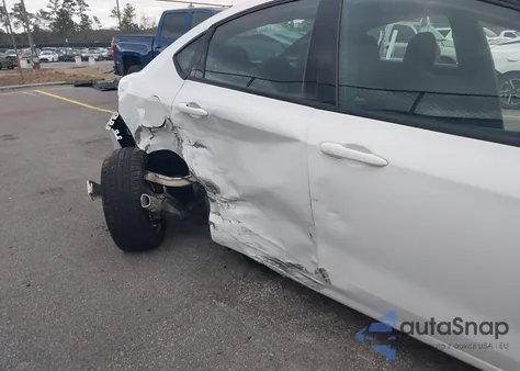 2015 Dodge Dart Sxt z USA, uszkodzony, nr VIN 1C3CDFBB4FD421213